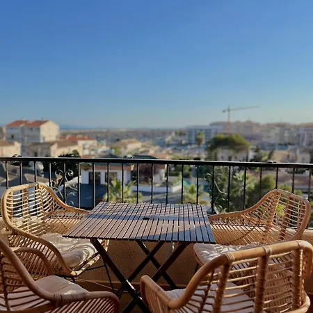 Apartment Cozy With Sea View Torrevieja